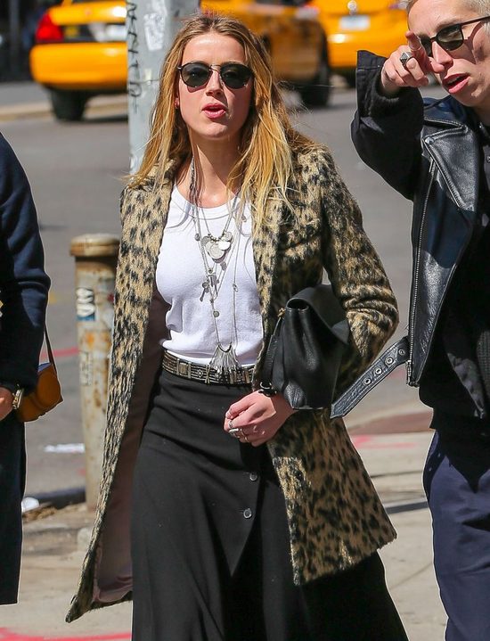 Nie dziwimy się Johnny'emu, że stracił dla niej głowę (FOTO)