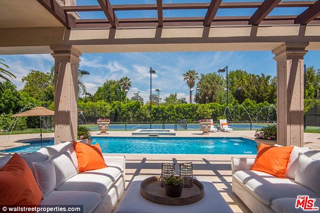 Amber Rose kupiła ogromną willę! (FOTO) Amber Rose kupiła ogromną willę! (FOTO)