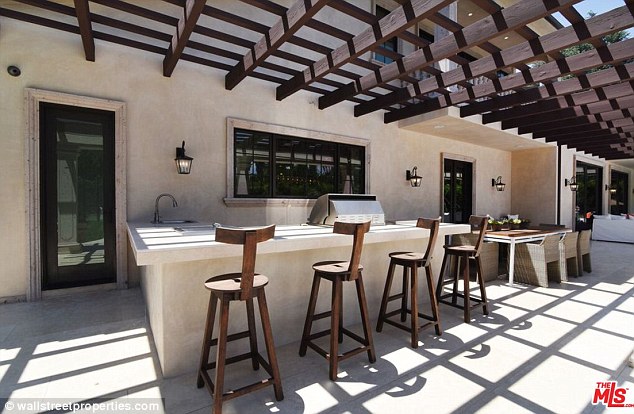 Amber Rose kupiła ogromną willę! (FOTO) Amber Rose kupiła ogromną willę! (FOTO)