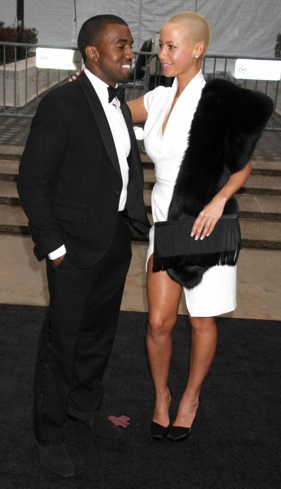 Khloe Kardashian staje w obronie młodszej siostry