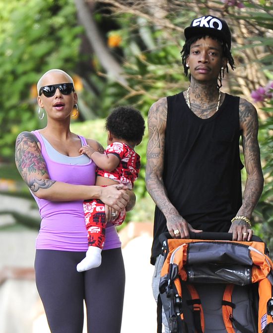 Amber Rose z rodzinką na spacerze (FOTO)