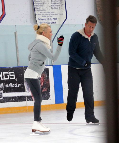 Pamela Anderson zatańczy na lodzie (FOTO) Pamela Anderson zatańczy na lodzie (FOTO)