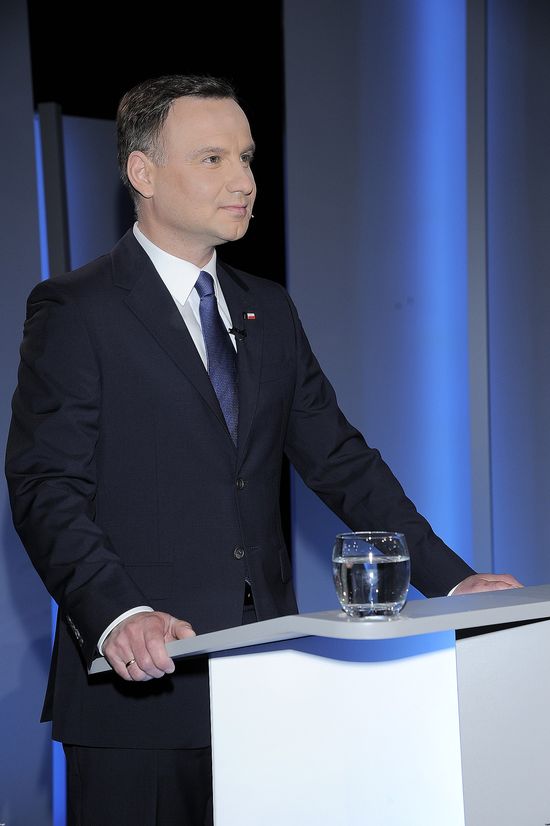 Szok! Europejski skandal ze zbyt tanim winem u Dudy!