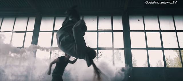 Internauci zachwyceni nowym teledyskiem Gosi Andrzejewicz 