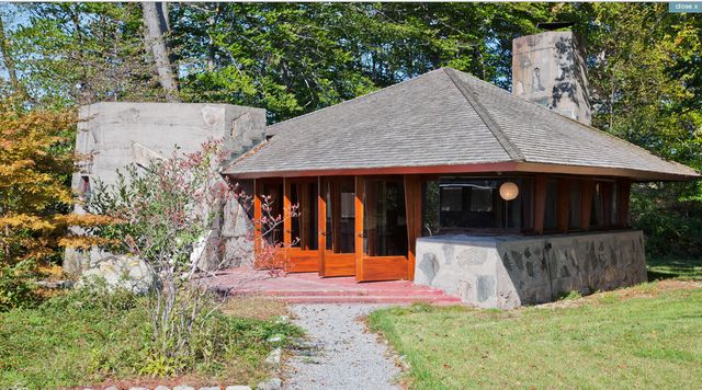 Angelina Jolie kupiła Bradowi wyspę w kształcie serca!