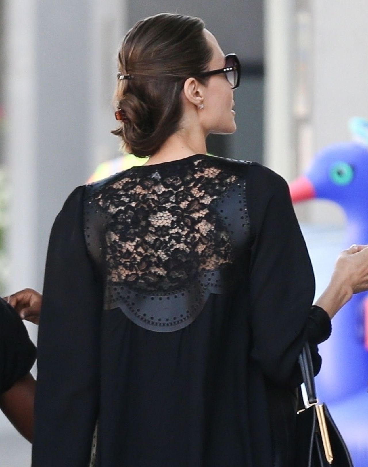 Angelina Jolie udowadnia, że ma świetny kontakt z córkami (ZDJĘCIA)