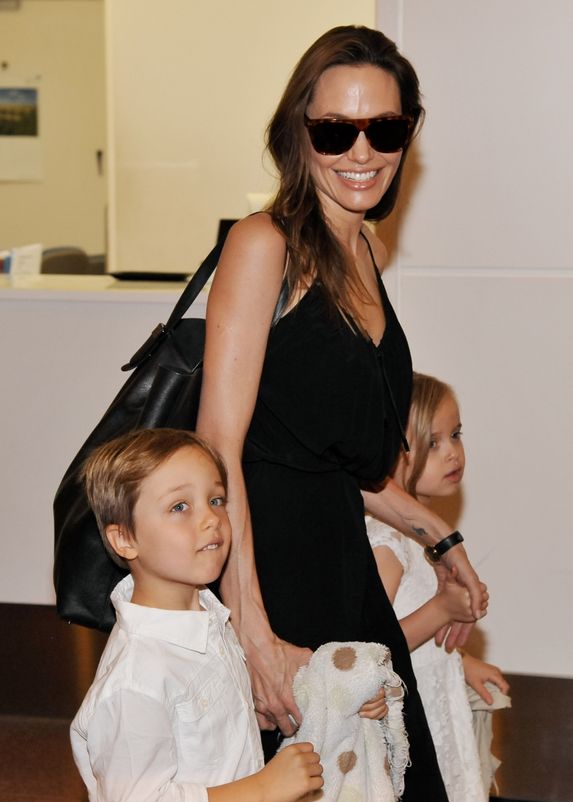 Angelina Jolie waży 34 kilogramy! Jest karmiona przez SONDĘ! Angelina Jolie waży 34 kilogramy! Jest karmiona przez SONDĘ!