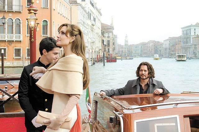 Związek Angeliny Jolie z Johnnym Deppem zaczął się od żartu! Dzisiaj są parą