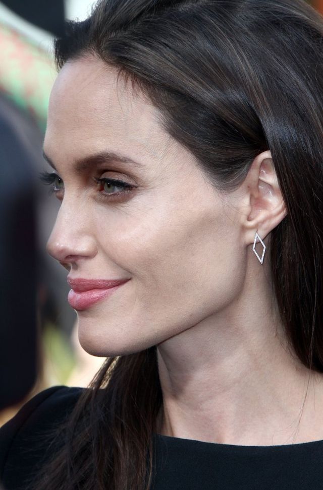 Angelina Jolie zabija głód w prosty i bardzo niezdrowy sposób Angelina Jolie zabija głód w prosty i bardzo niezdrowy sposób