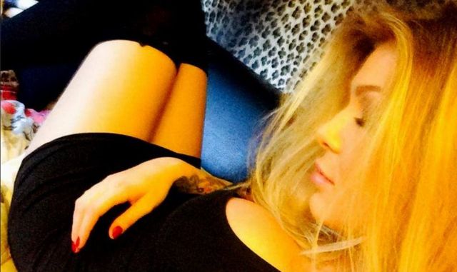 Odkąd powiększyła biust, chętnie się nim chwali (FOTO) Odkąd powiększyła biust, chętnie się nim chwali (FOTO)