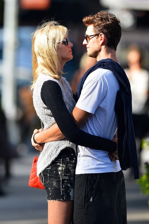 Anja Rubik i Sasha Knezevic całują się na ulicy (FOTO)