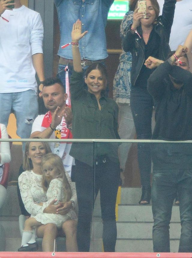 Dlaczego, prawdopodobnie, nie zrobisz sobie na ulicy selfie z Anną Lewandows