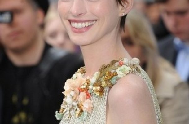 Anne Hathaway przyćmiona przez Peaches Geldof (FOTO)