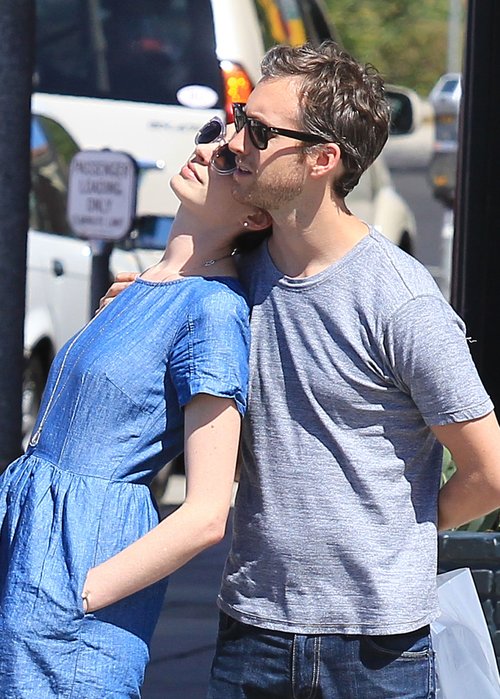 Anne Hathaway może się już nacieszyć narzeczonym (FOTO)