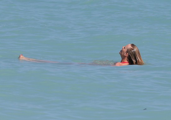 Była dziewczyna Adama Levine'a w znakomitej formie (FOTO)