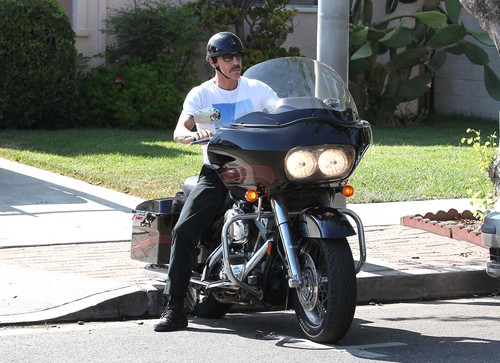 Rockowe ciacho już nie zachwyca? (FOTO) Rockowe ciacho już nie zachwyca? (FOTO)