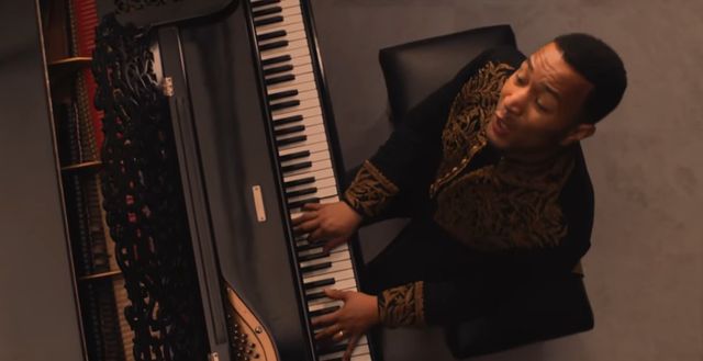 Beauty and The Beast w wykonaniu Ariany Grande i Johna Legenda brzmi NIEZIEMSKO