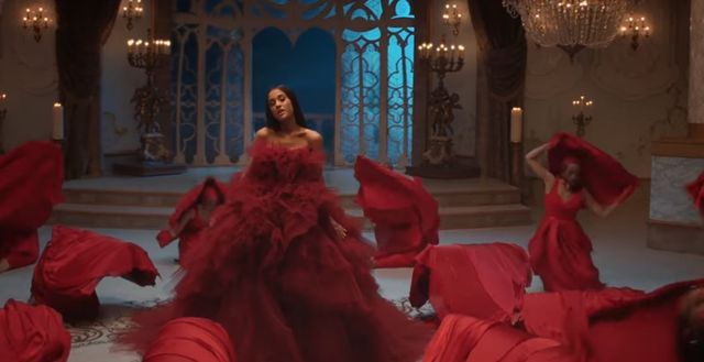 Beauty and The Beast w wykonaniu Ariany Grande i Johna Legenda brzmi NIEZIEMSKO
