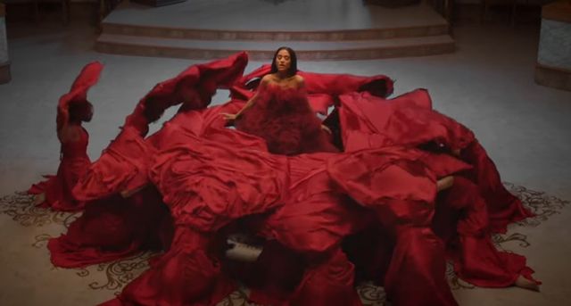 Beauty and The Beast w wykonaniu Ariany Grande i Johna Legenda brzmi NIEZIEMSKO