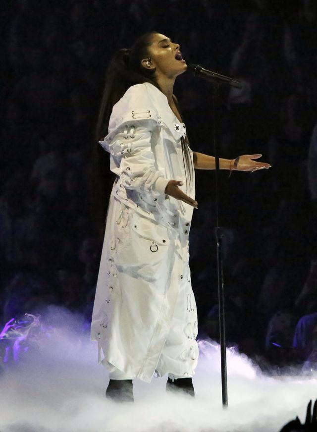 Ile razy Ariana Grande przebiera się podczas koncertu? (ZDJĘCIA) Ile razy Ariana Grande przebiera się podczas koncertu? (ZDJĘCIA)