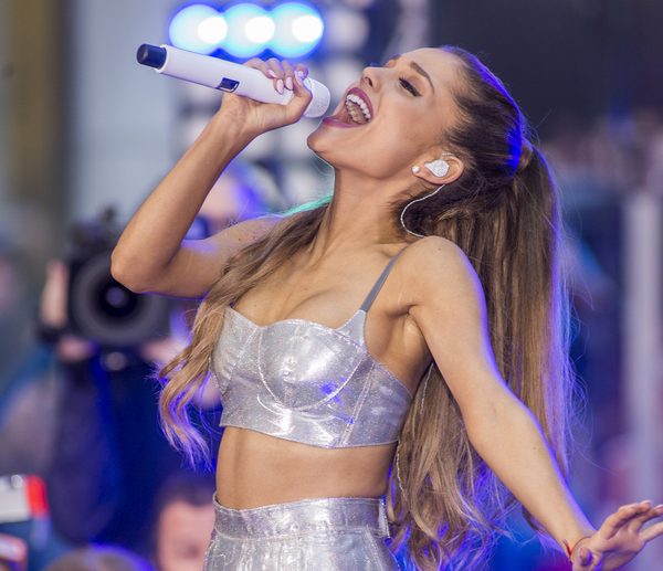 Arianę Grande dotknął komentarz, że jest chuda jak patyk