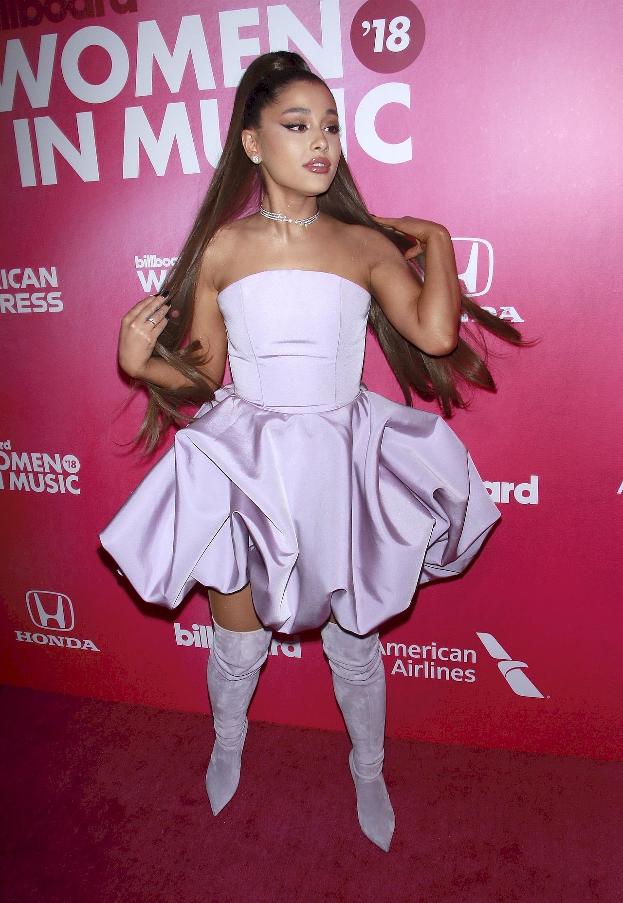 Ariana nie mogła powstrzymać ŁEZ na rozdaniu nagród: NAJGORSZY rok w moim życiu Ariana nie mogła powstrzymać ŁEZ na rozdaniu nagród: NAJGORSZY rok w moim życiu