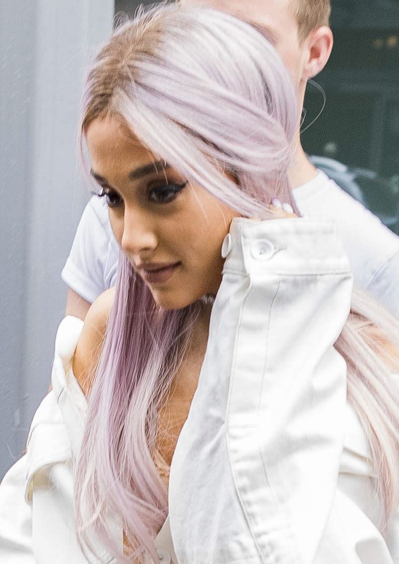 Ariana Grande w stylówce dopasowanej do NOWEGO koloru włosów (ZDJĘCIA)