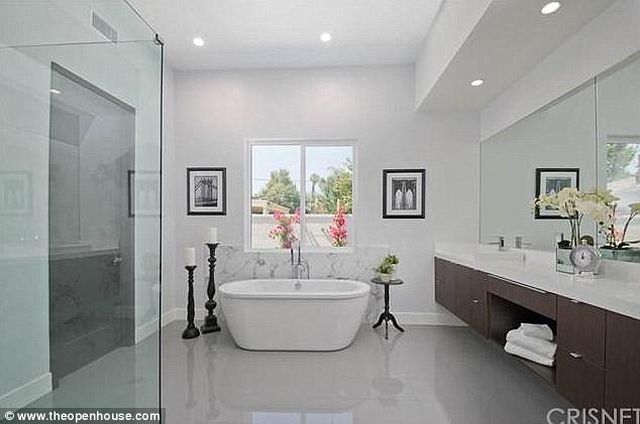 Ariel Winter ubiera się jak Kim Kardashian, mieszka jak Kylie Jenner