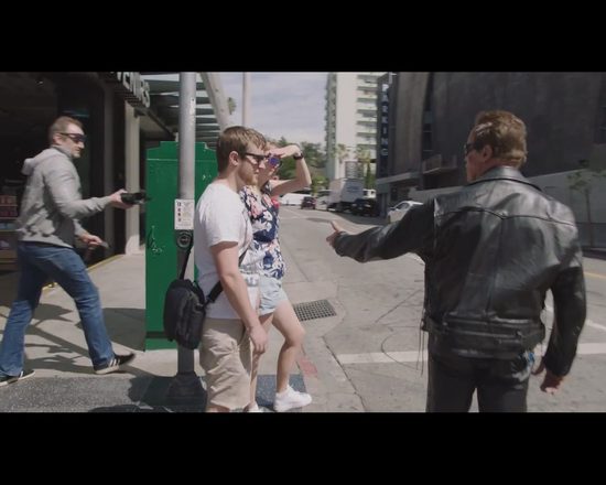 Żywy Terminator zamiast figury woskowej straszył ludzi VIDEO Żywy Terminator zamiast figury woskowej straszył ludzi VIDEO