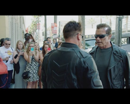 Żywy Terminator zamiast figury woskowej straszył ludzi VIDEO Żywy Terminator zamiast figury woskowej straszył ludzi VIDEO