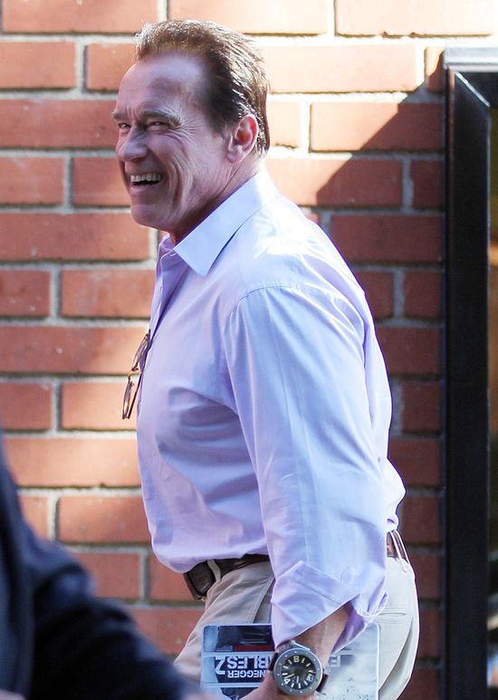 Schwarzenegger o pie**niu na oczach innych...