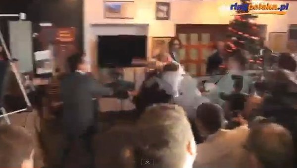 Bójka bokserów na konferencji prasowej [VIDEO]