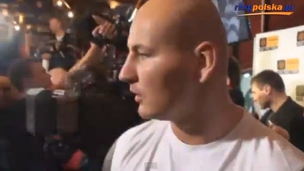 Bójka bokserów na konferencji prasowej [VIDEO]