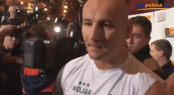 Bójka bokserów na konferencji prasowej [VIDEO]