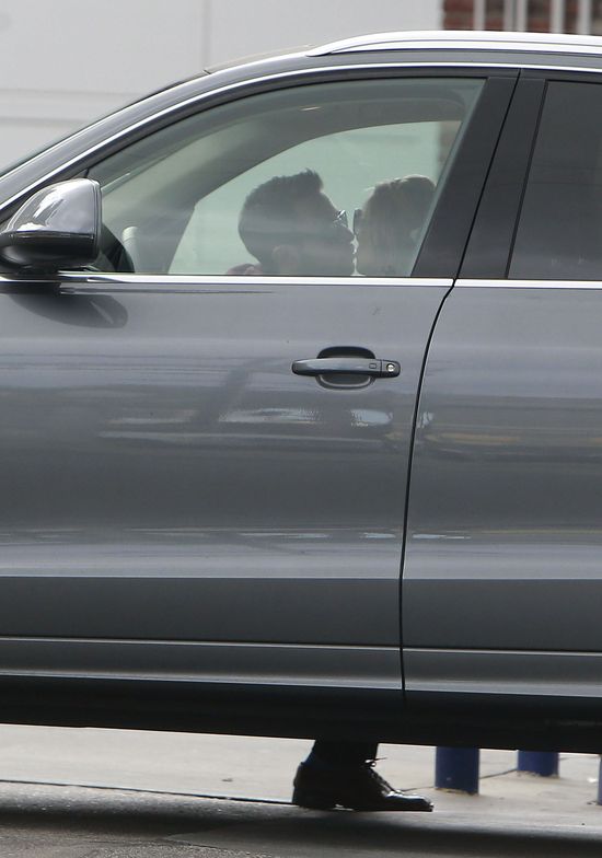 Sfotografowano ich podczas igraszek w aucie (FOTO)