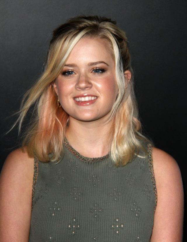 16-letnia córka Reese Witherspoon debiutuje sama na ściance (FOTO)