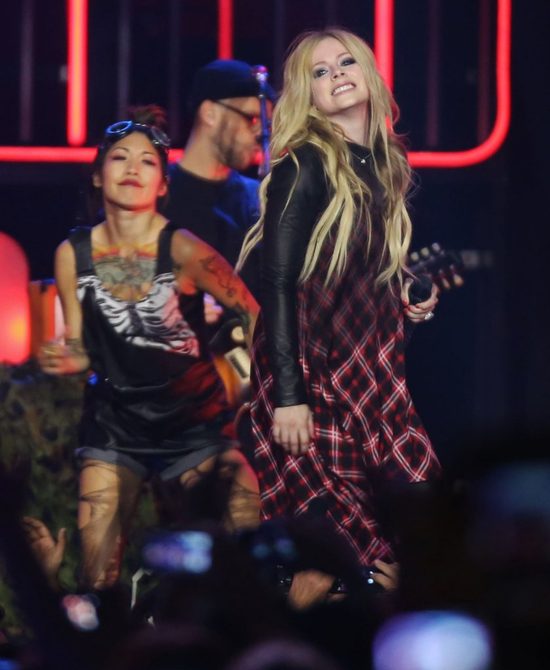 Avril Lavigne: Przez pięć miesięcy byłam przykuta do łóżka Avril Lavigne: Przez pięć miesięcy byłam przykuta do łóżka