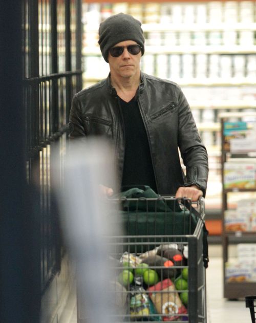 Kevin Bacon jak rasowy rockman