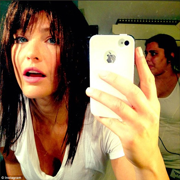 Wygląda jak Carla Bruni! (FOTO)