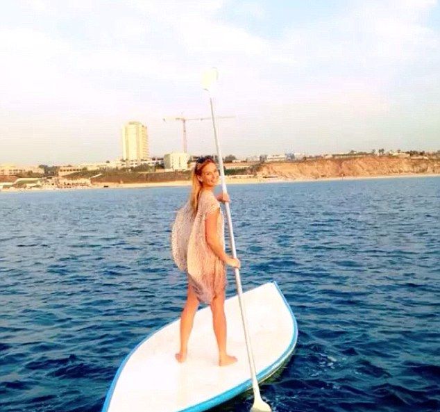 Bar Refaeli przygotowała gorąca niespodziankę (VIDEO)