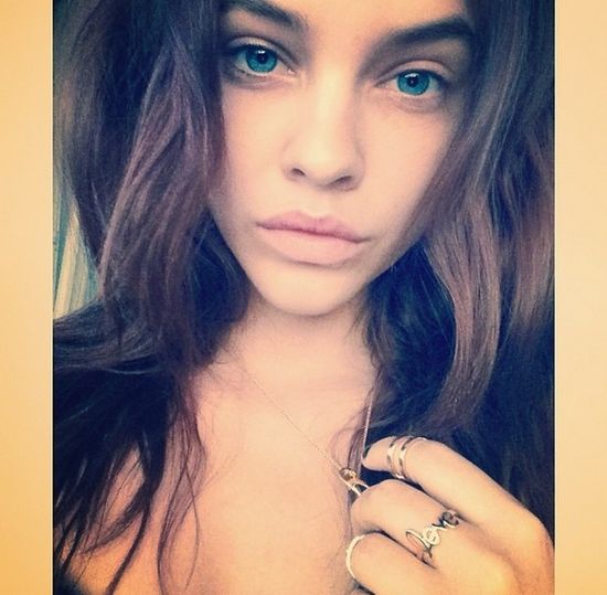 Piękna modelka u boku Justina Biebera Piękna modelka u boku Justina Biebera