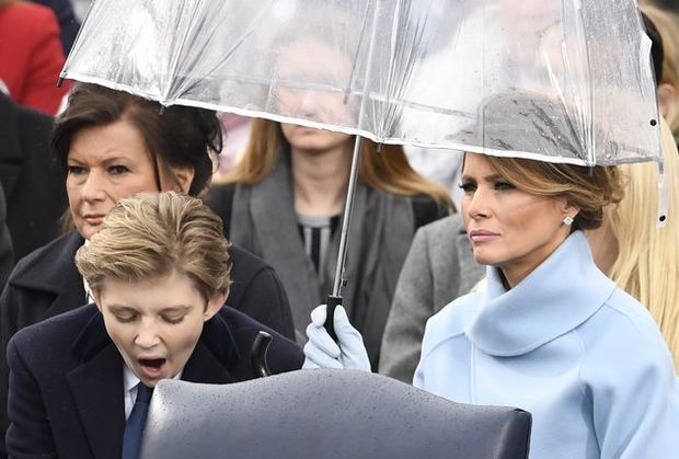 Dlaczego Barron Trump zachowuje się tak dziwnie? Chłopczyk jest ciężko chory?