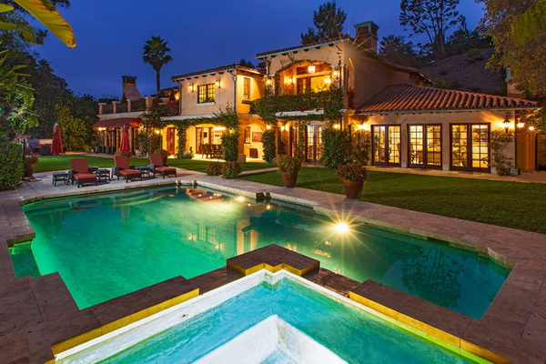 Coś na ochłodę: W takich basenach pluszczą się gwiazdy