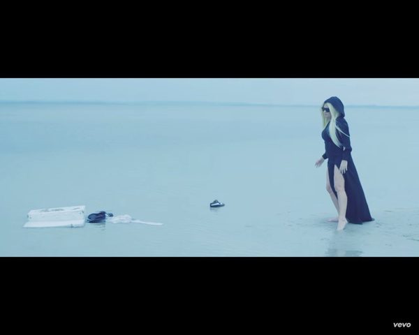 Beata Kozidrak w nowej fryzurze, w nowym teledysku [VIDEO]