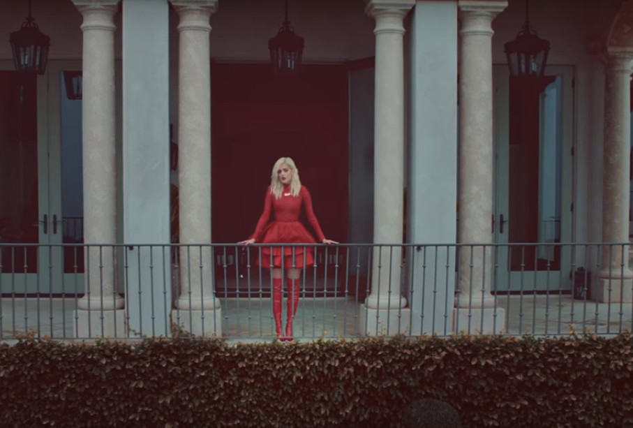 W teledyskach taka szczuplutka, a na żywo wyłoniły się fałfki W teledyskach taka szczuplutka, a na żywo wyłoniły się fałfki