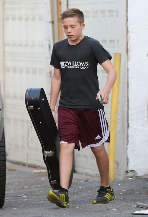 Brooklyn Beckham bierze lekcje gry na gitarze