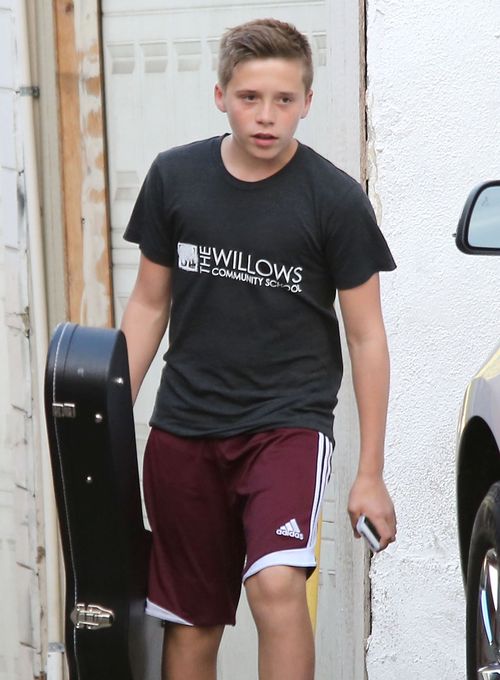 Brooklyn Beckham bierze lekcje gry na gitarze