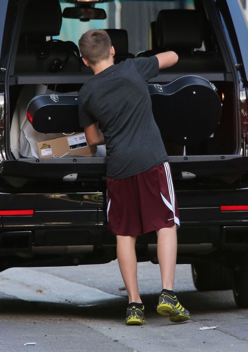 Brooklyn Beckham bierze lekcje gry na gitarze