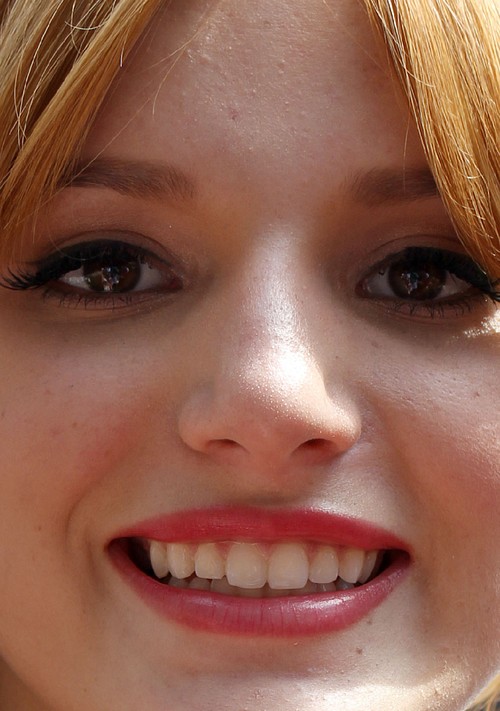 Piękna(?) Bella Thorne (FOTO)