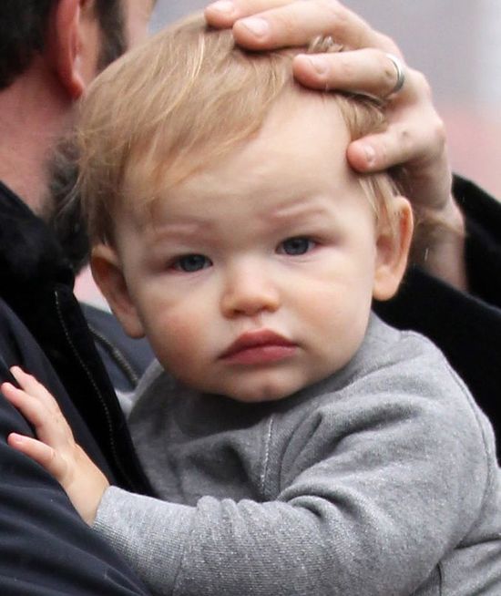 Poznajecie czyj jest ten uroczy chłopiec? (FOTO)